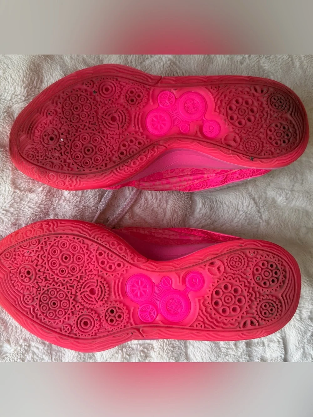 Nike Mens KD 15 Aunt pearl Hot Pink and Light Gray Low-Top Sneakers